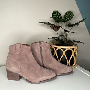 Seychelles Taupe Suede Ankle Booties Western Low Stacked Heel New With Tags Sz 8